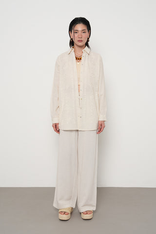 Kadın Beyaz Çiçek Nakışlı Pamuk Keten Karışımlı Oversize Gömlek