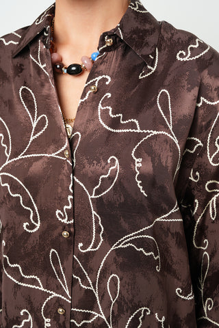 Kadın Kahverengi Floral Nakış Görünümlü İpeksi Oversize Gömlek