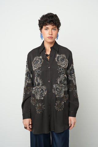 Kadın Boncuk Ve Taş İşlemeli Koyu Renk Oversize Kesim Gömlek