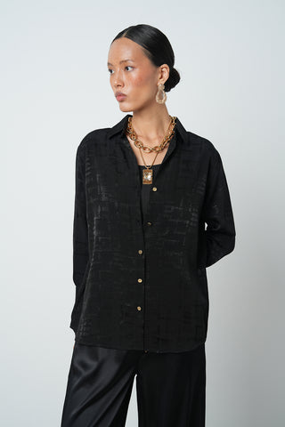 Kadın Siyah Desenli Altın Düğmeli Gömlek