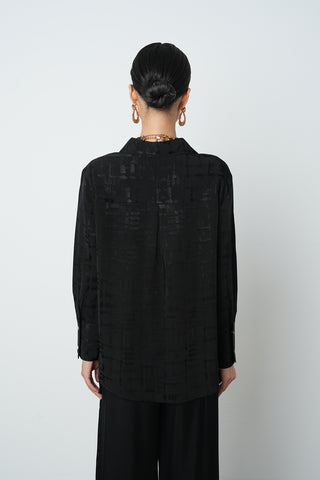 Kadın Siyah Desenli Altın Düğmeli Gömlek