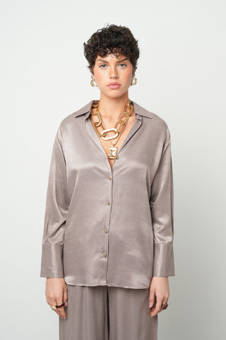 Kadın V Yaka Düz Vizon Renk Saten Görünümlü Gömlek