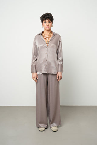 Kadın V Yaka Düz Vizon Renk Saten Görünümlü Gömlek