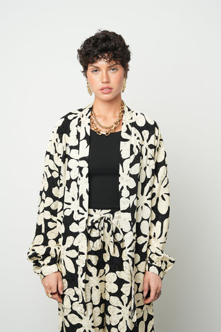 Kadın Siyah Beyaz Çiçek Desenli Oversize Kimono