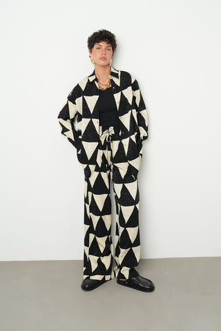 Kadın Geometrik Üçgen Desenli Klasik Yaka Oversize Gömlek