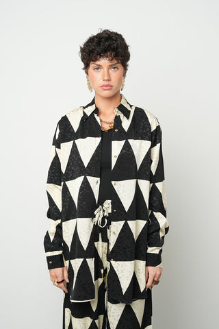 Kadın Geometrik Üçgen Desenli Klasik Yaka Oversize Gömlek