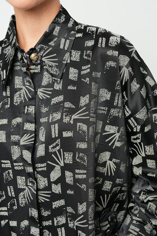 Kadın Asimetrik Kesim Grafik Desenli Esnek Saten Görünümlü Oversize Tunik