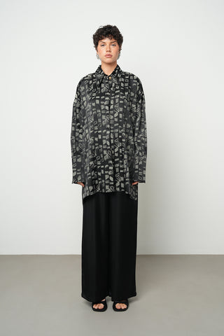 Kadın Asimetrik Kesim Grafik Desenli Esnek Saten Görünümlü Oversize Tunik