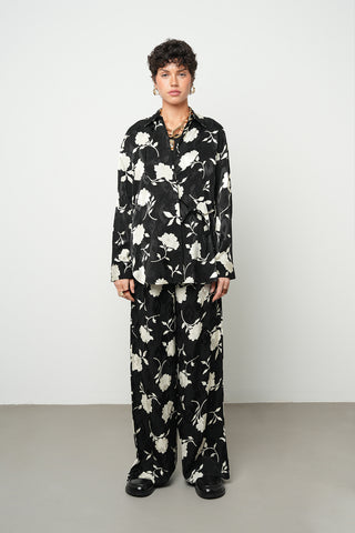 Kadın Modern Çiçek Desenli Siyah - Beyaz Klasik Yaka Gömlek