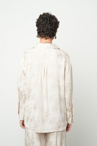 Kadın Jakarlı Desenli Saten Dokulu Bej Gömlek