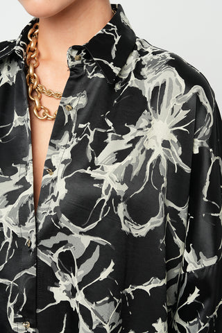Kadın Monokrom Soyut Desenli Oversize Siyah Gömlek