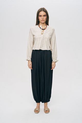 Kadın Fisto Nakışlı V-Yaka Natur Bluz