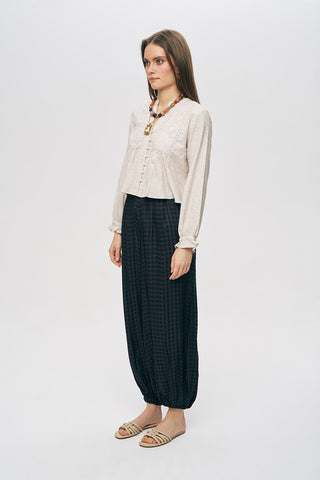 Kadın Fisto Nakışlı V-Yaka Natur Bluz