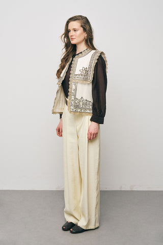 Kadın Geniş Yaka Özel İşlemeli Natur Yelek