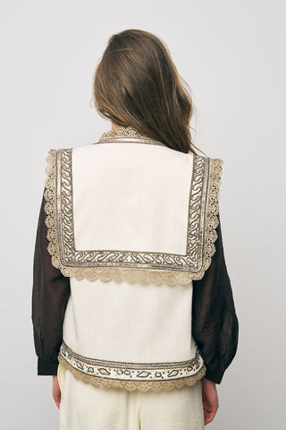 Kadın Geniş Yaka Özel İşlemeli Natur Yelek