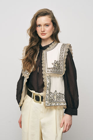 Kadın Geniş Yaka Özel İşlemeli Natur Yelek