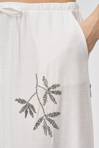 Kadın Yaprak İşlemeli Bağcık Detaylı Maxi Boy Etek