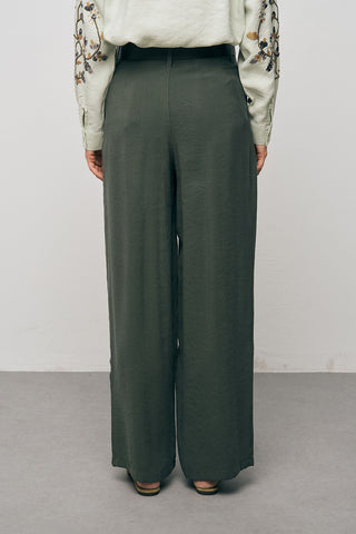 Kadın Yüksek Bel Kemerli Pili Detaylı Düz Renk Modal Pantolon