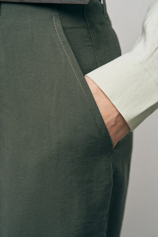 Kadın Yüksek Bel Kemerli Pili Detaylı Düz Renk Modal Pantolon