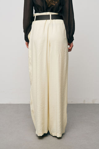 Kadın Yüksek Bel Kemerli Pili Detaylı Düz Renk Modal Pantolon