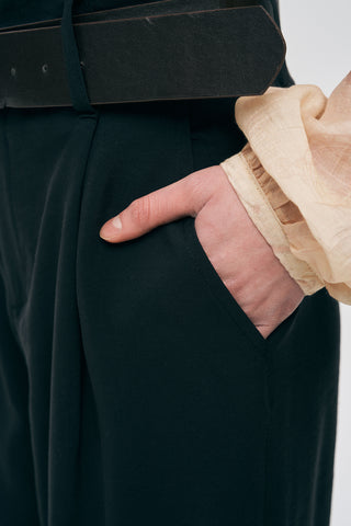 Kadın Yüksek Bel Kemerli Pili Detaylı Düz Renk Modal Pantolon