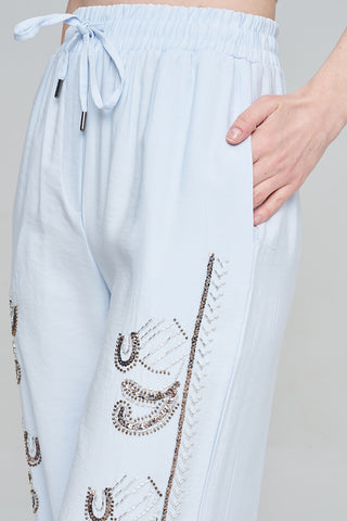 Kadın Pastel Renk Nakış İşlemeli Dökümlü Pantolon