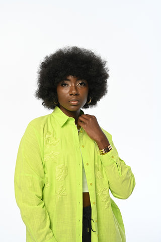 Beyaz Çiçek Nakışlı Oversıze Kesim Pamuk Büyük Bedene Uygun Gömlek