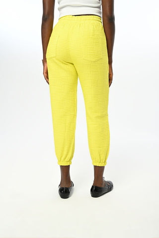 Beli Lastikli Desen Kabartmalı Kumaş Pantolon