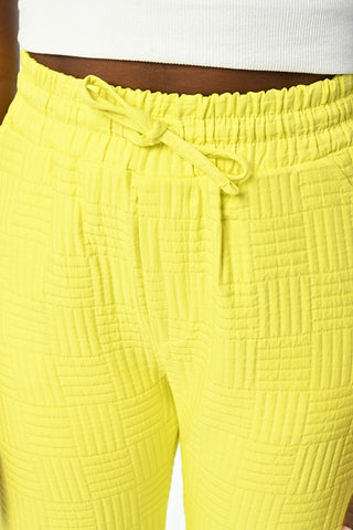 Beli Lastikli Desen Kabartmalı Kumaş Pantolon