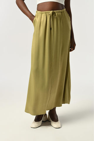 KADIN BELİ LASTİKLİ UZUN BOY DÜZ RENK VİSKON KUMAŞ ETEK