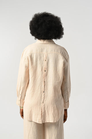 KADIN %100 KETEN ÖNÜ ŞERİT VE ARKASI DÜĞME DETAYLI GÖMLEK