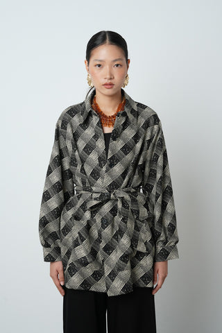 KADIN ÇİFT CEPLİ KUŞAKLI DESENLİ GÖMLEK