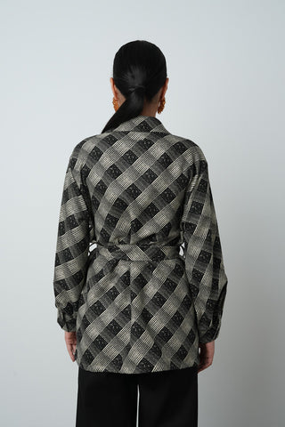 KADIN ÇİFT CEPLİ KUŞAKLI DESENLİ GÖMLEK