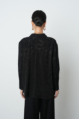 Kadın V Yaka Detaylı Siyah Desenli Altın Düğmeli Gömlek