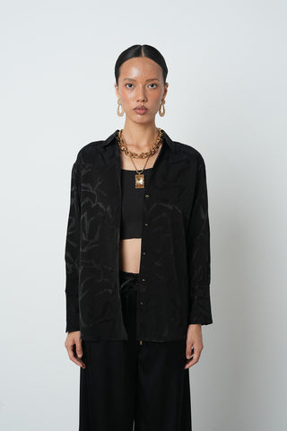 Kadın V Yaka Detaylı Siyah Desenli Altın Düğmeli Gömlek